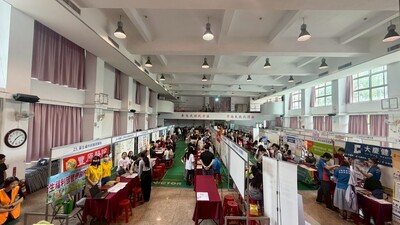 臺中科大老服與美容系辦徵才 25家機構現場搶人才圖片